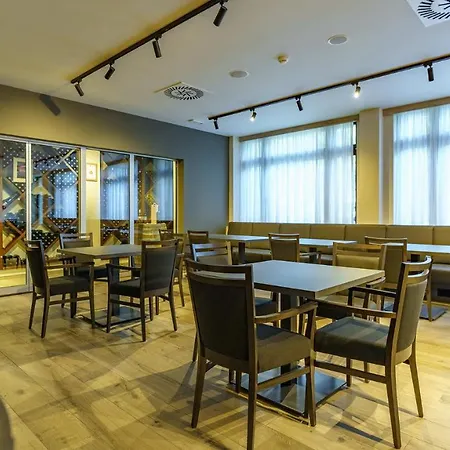 Hills Szálloda Tátralomnic